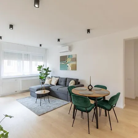 Gems Of - Emerald Apartment *