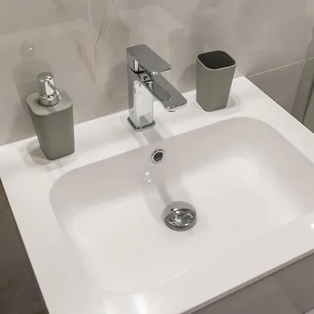 Gems Of - Emerald Apartment *