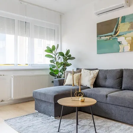 Gems Of - Emerald Apartment *